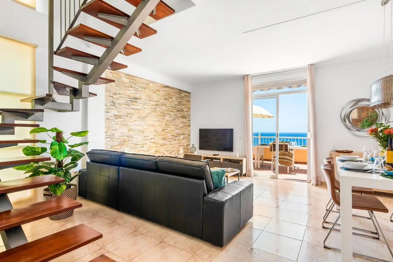Beachfront Triplex With Swimming Pool & Parking Радазул Апартаменты