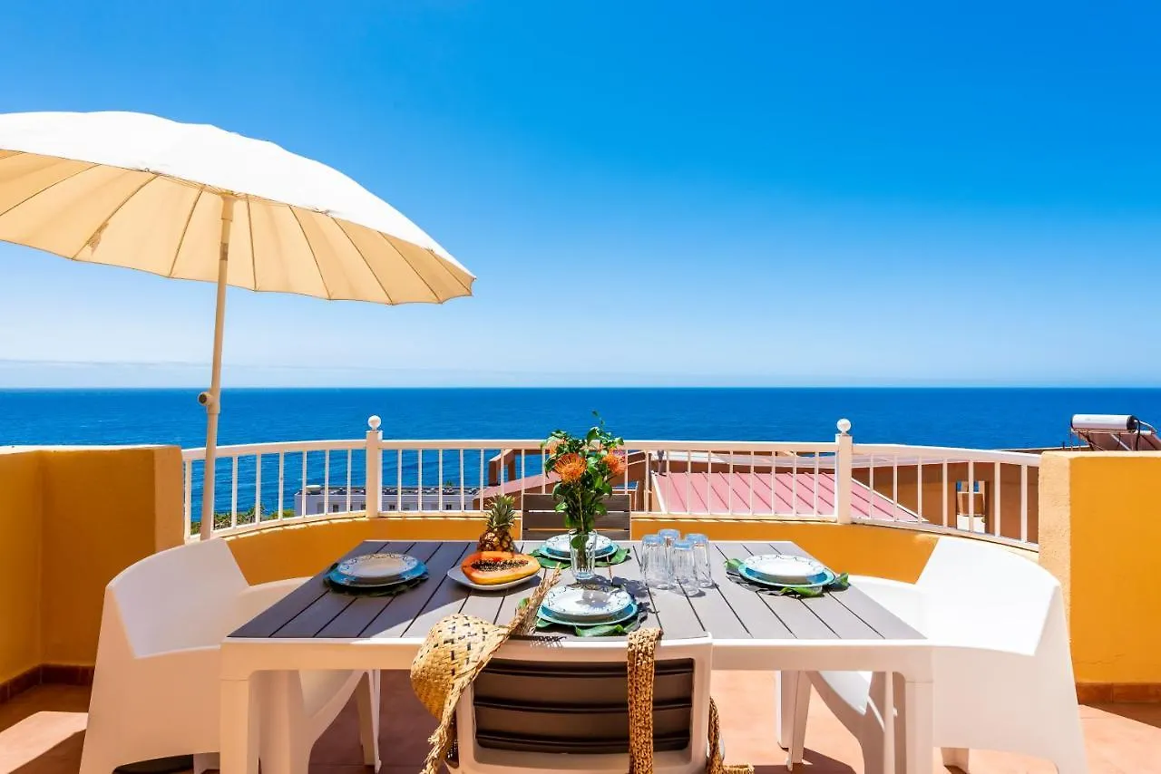 Beachfront Triplex With Swimming Pool & Parking Радазул