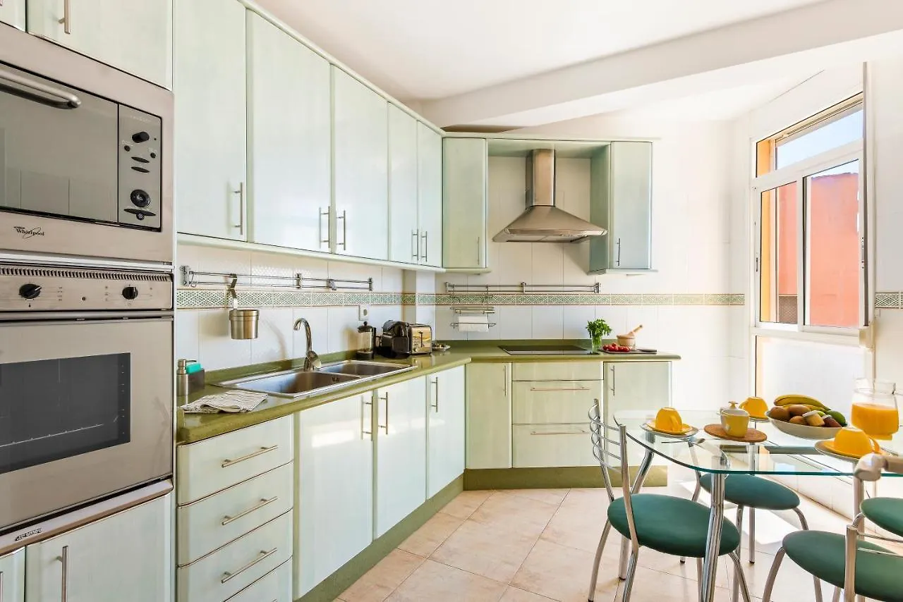 Апартаменты Beachfront Triplex With Swimming Pool & Parking Радазул