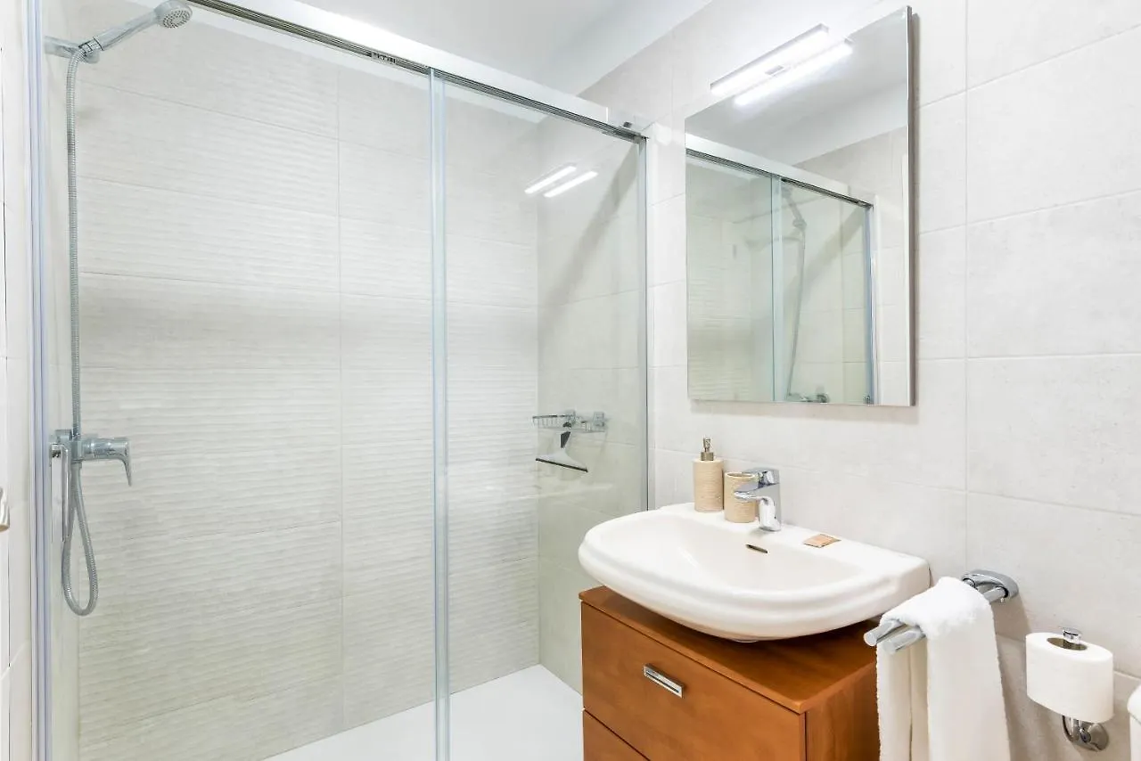 Апартаменты Beachfront Triplex With Swimming Pool & Parking Радазул Испания